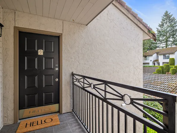 10401 NE 32nd Pl, Bellevue, WA 98004