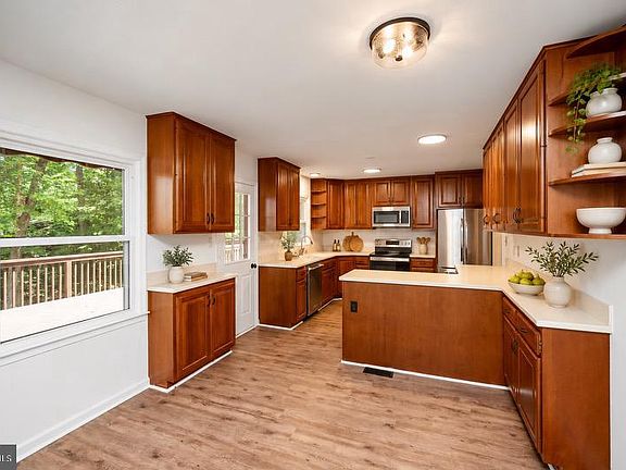 4th image of 100 Tall Pines Ave