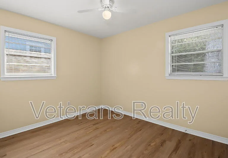 1285 Kensington Dr — Photo 13