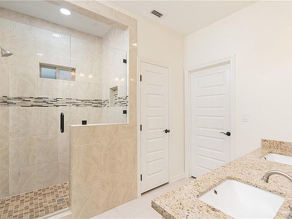 4th image of 314 Catalina Ave