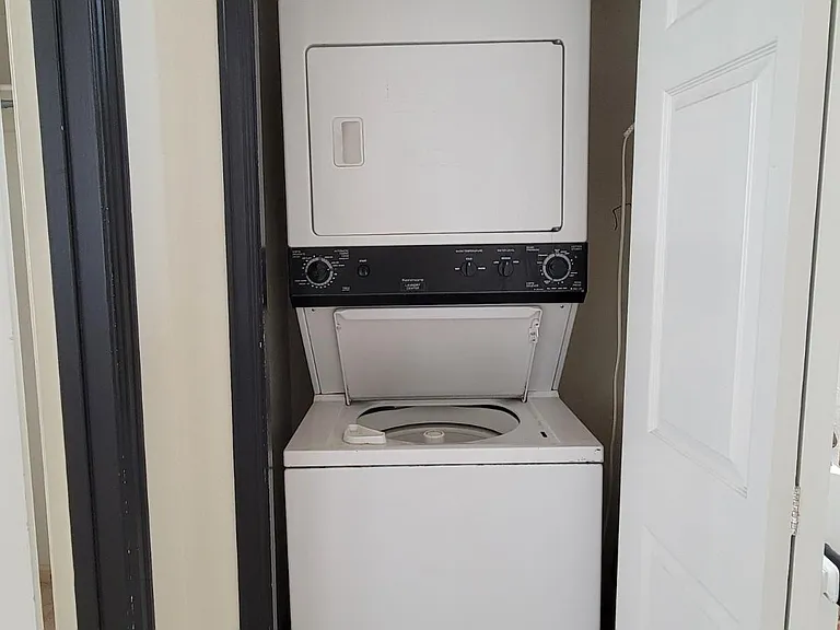 2215 Glenarm Pl — Photo 33