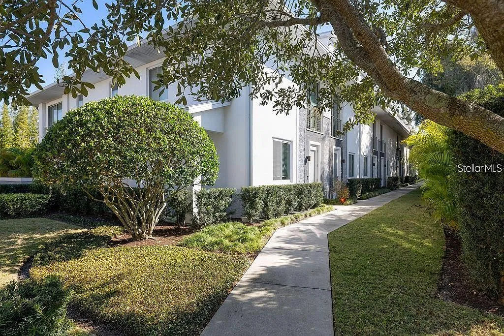 4 bed, 3.5 bath, 2664 sqft, $4,000 — Photo 2