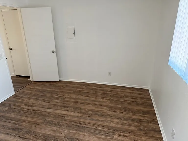 1045 Grand Ave #6 — Photo 8