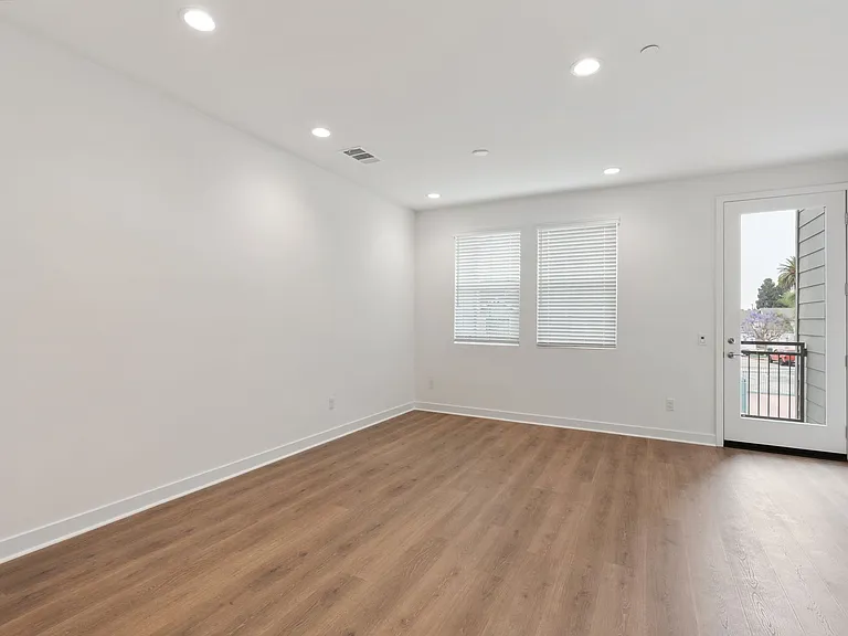 138 S Gardenia — Photo 18
