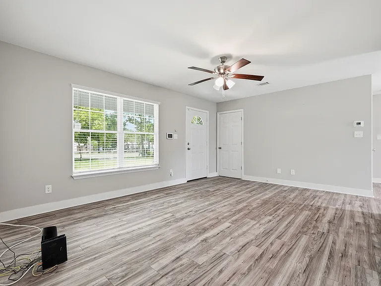 254 E Iris Ln — Photo 6