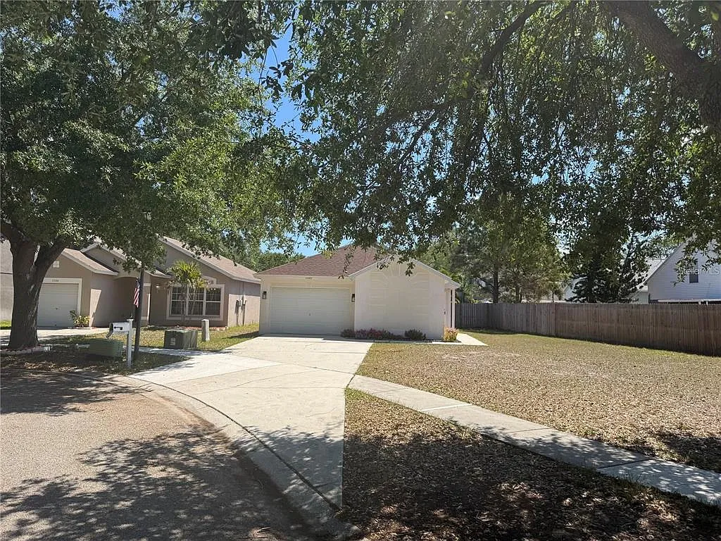 4 bed, 2.0 bath, 1343 sqft, $1,800 — Photo 2