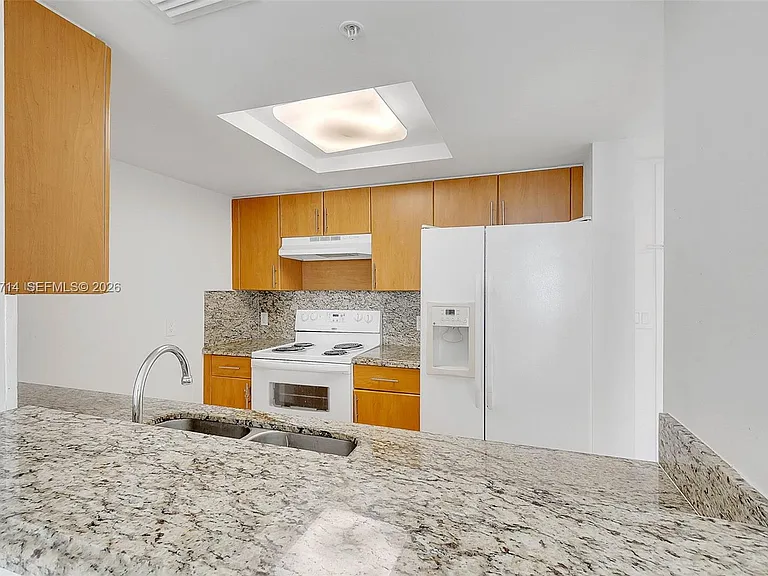 1690 SW 27th Ave #805 — Photo 4