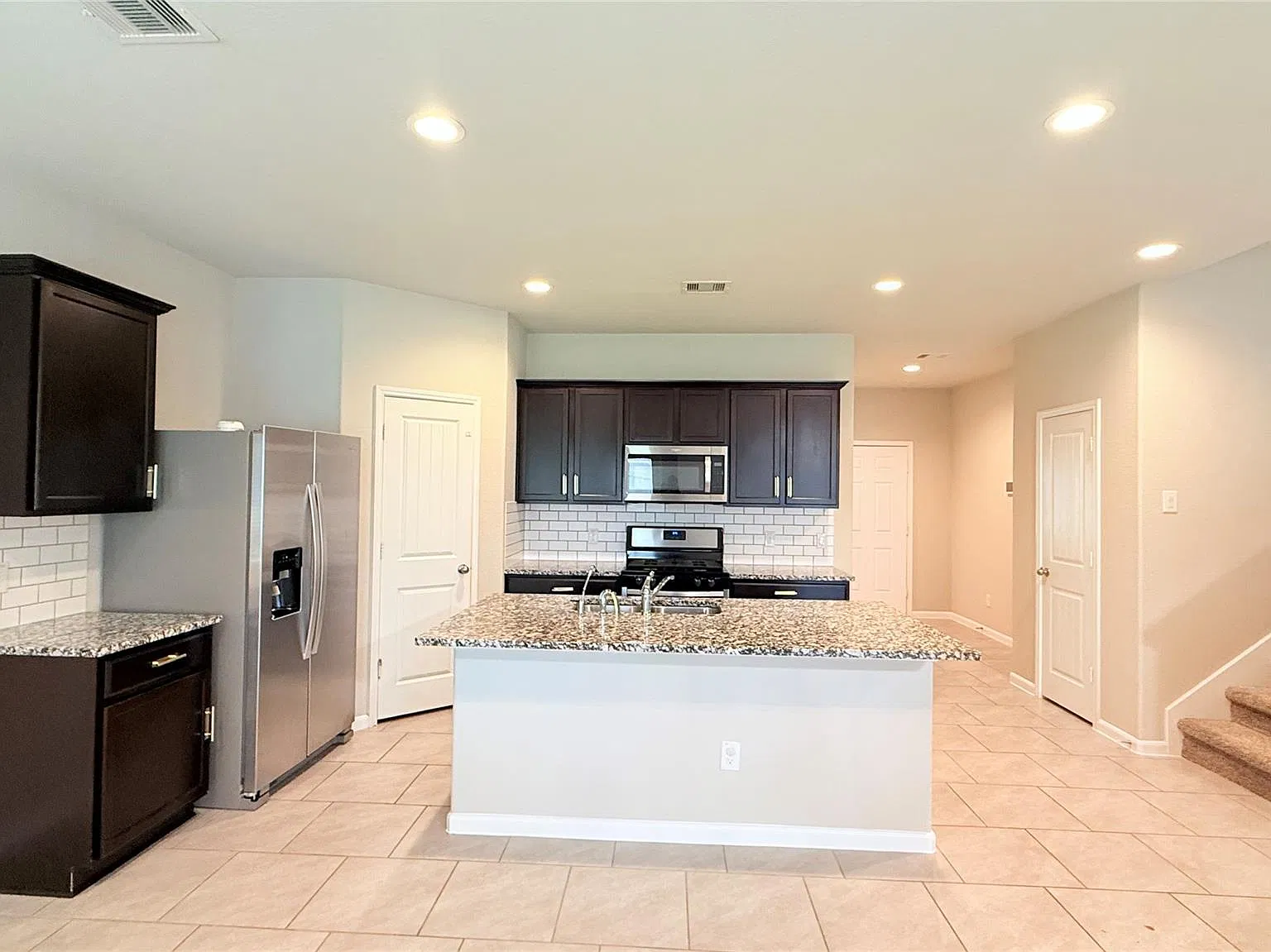 4 bed, 3.0 bath, 2191 sqft, $2,350 — Photo 3
