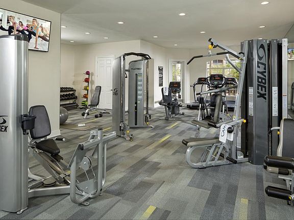 3rd image of 1011 Milano Cir APT 202