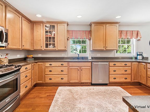 5th image of 40W579 S Bridle Creek Dr