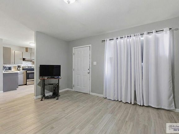 2nd image of 305 W 7th St