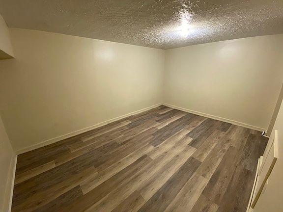 5th image of 884 Stadelman Ave