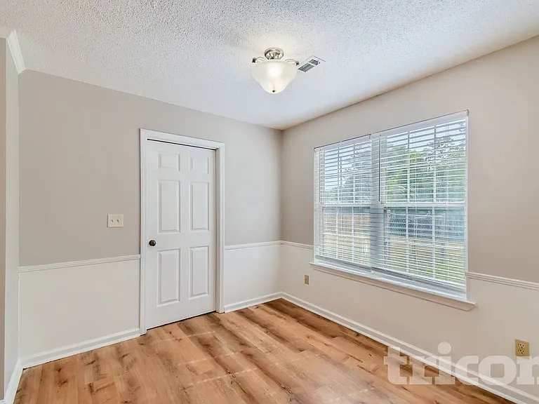 120 Allen Oaks Way — Photo 2