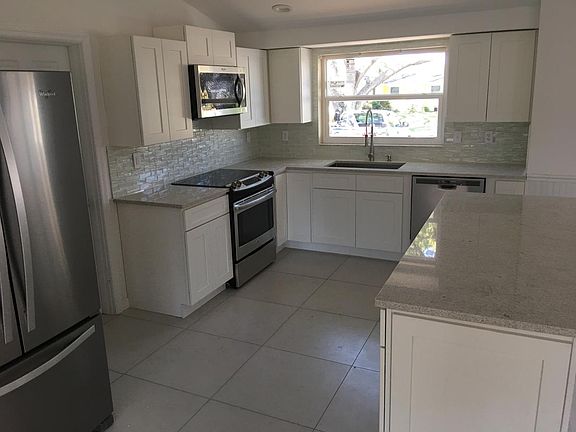 Granite countertops, ss appliances, glass backsplash, upgrad