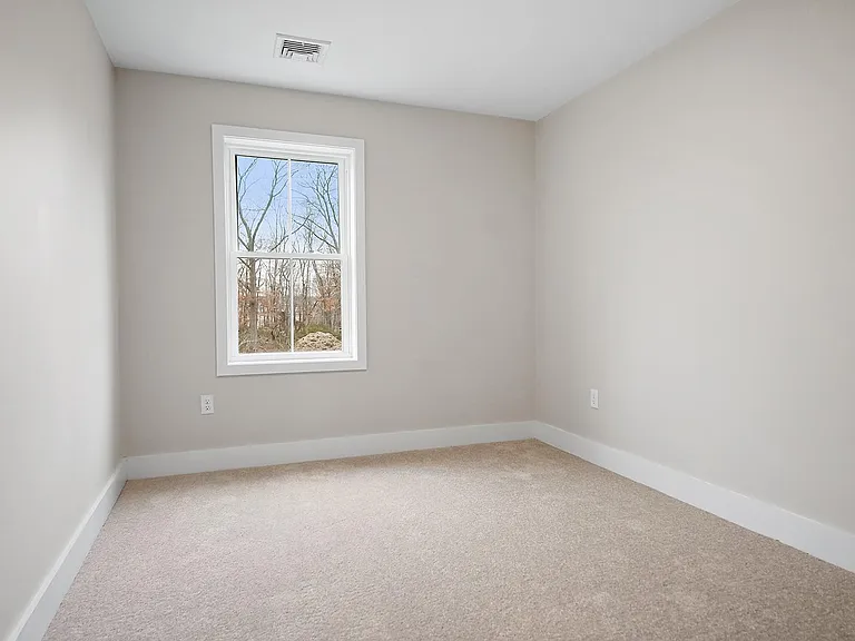 129 Graystone St — Photo 18