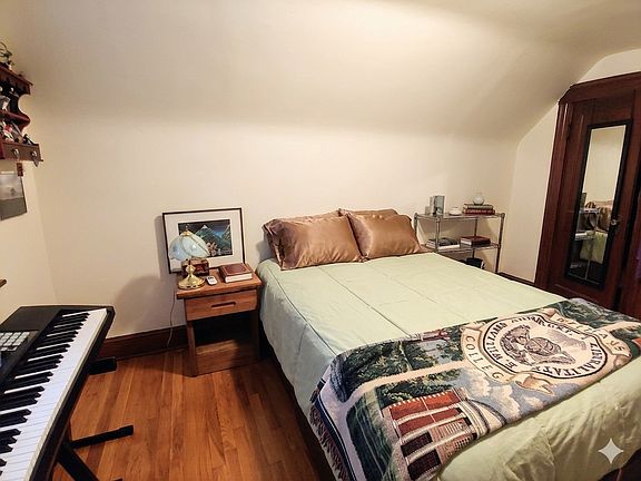 3rd image of 219 N Harvard St #219