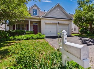 19 Appleby Dr, Helmetta, NJ 08828