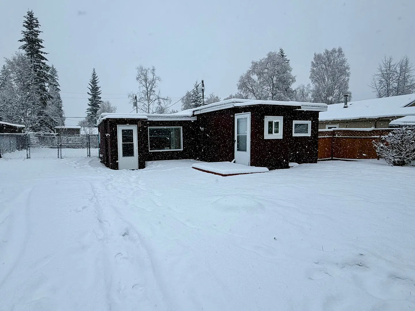 2bd, 1 Bath Home in Fairbanks for Rent - Close to UAF! — Photo 1