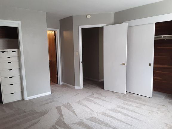 Master Bedroom - 2 closets