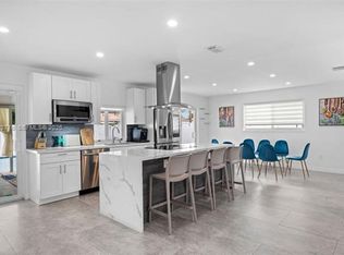 208 SE 4th Ter #208, Dania, FL 33004