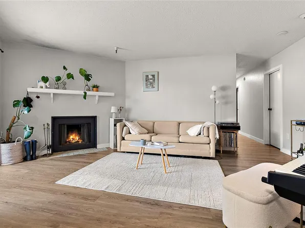 71 Gorge Rd W #106, Saanich, BC V9A 1L9