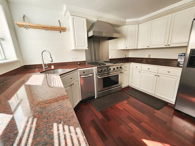 111 E Poplar Ave #105 — Photo 35