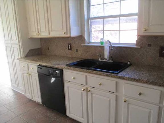 4th image of 170 Dogwood Cir