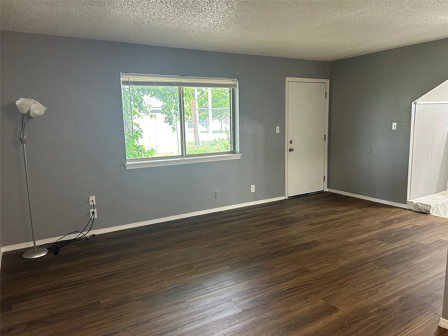 1 bed, 1.0 bath, 738 sqft, $800 — Photo 2