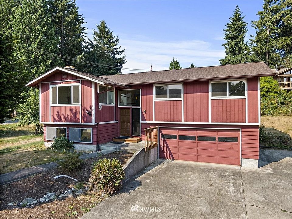 Well built home! Awaits your love and care. 