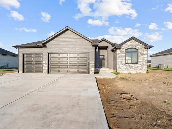 2907 Crystal Lake Dr, Salina, KS 67401