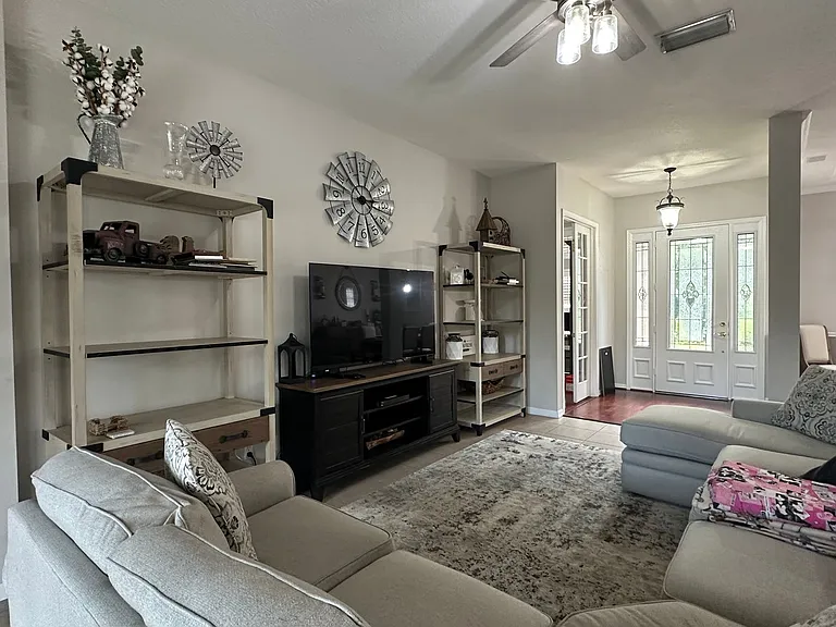 1185 Pallister Ln — Photo 6