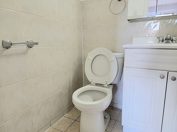 5th image of 1241 Morrison Ave #4N