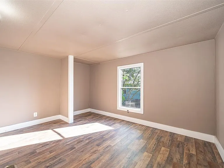 101 Caroline Ave — Photo 12