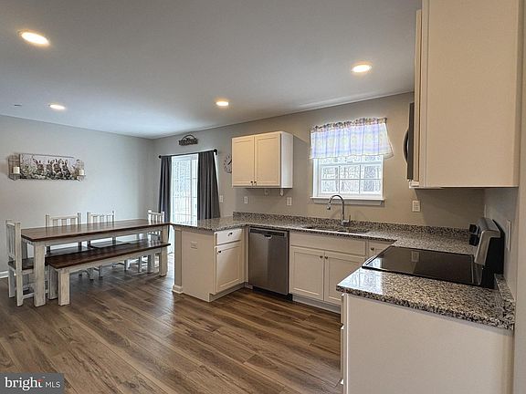 4th image of 148 E Step Rd