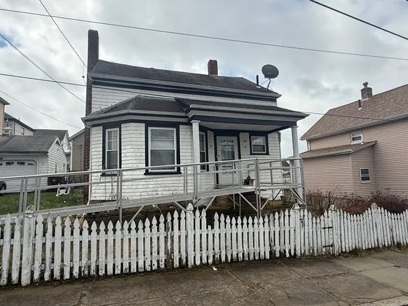 49 Downing St, Fall River, MA 02723