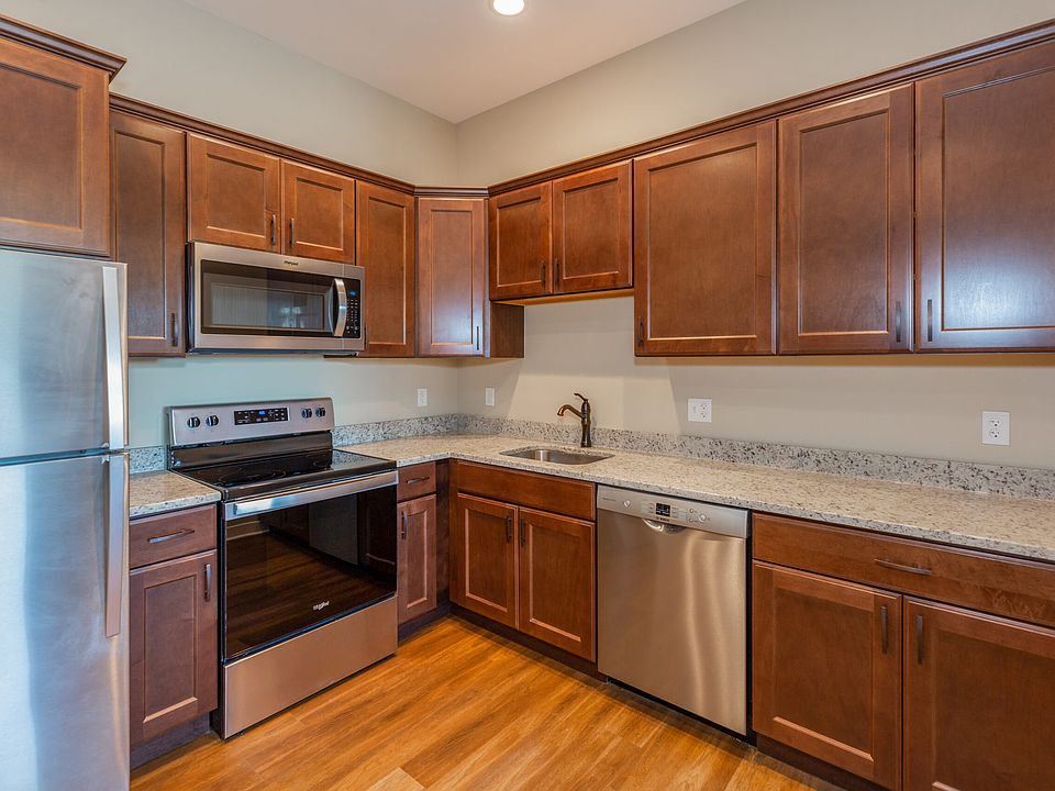 1st image of 420 Oak St #1