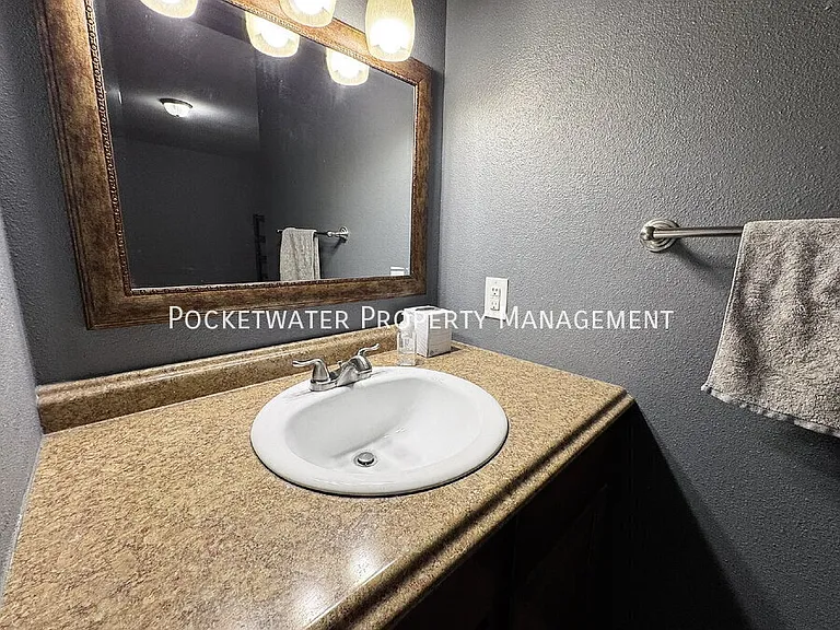 1827 Quail St #5 — Photo 5