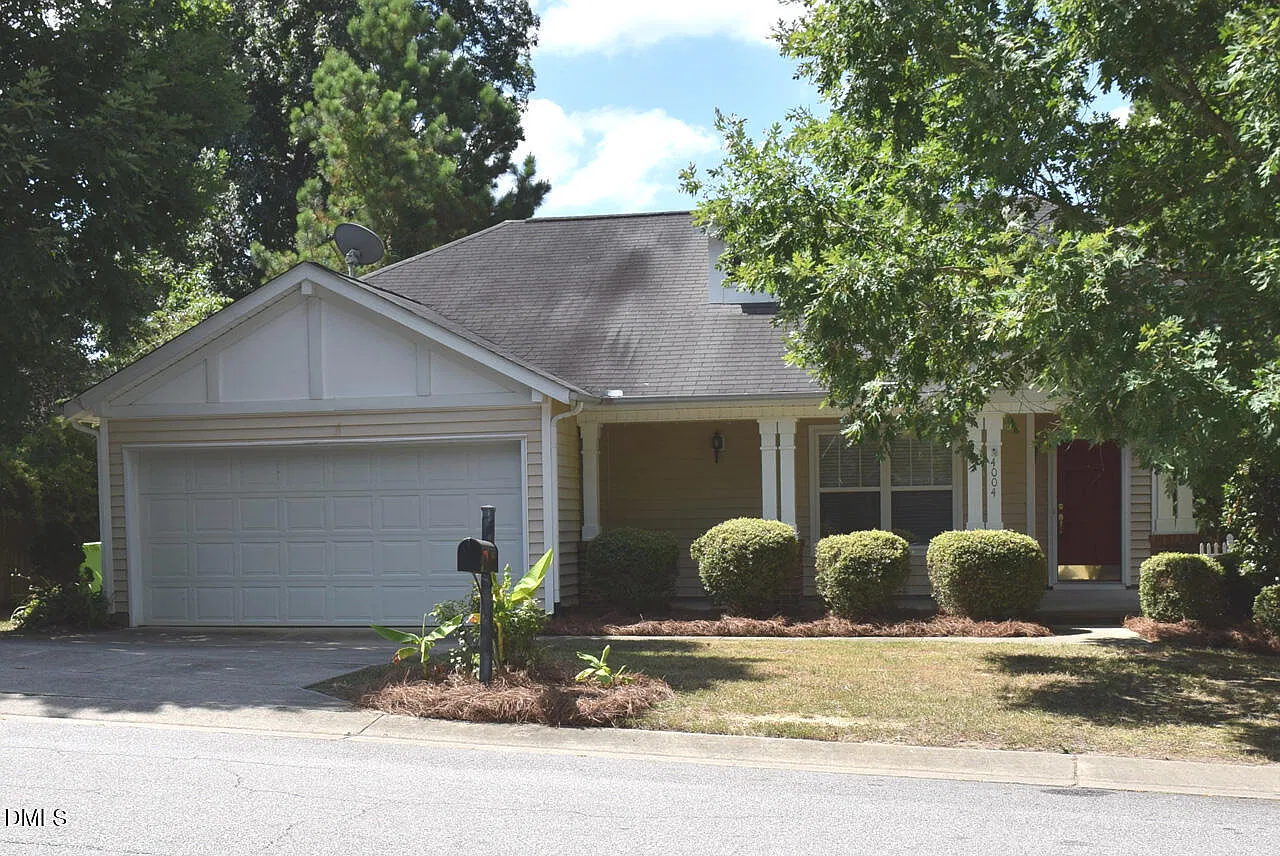 3 bed, 2.0 bath, 1376 sqft, $1,995 — Photo 1