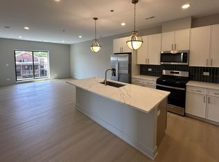 4102 N Sheridan Rd #404, Chicago, IL 60613