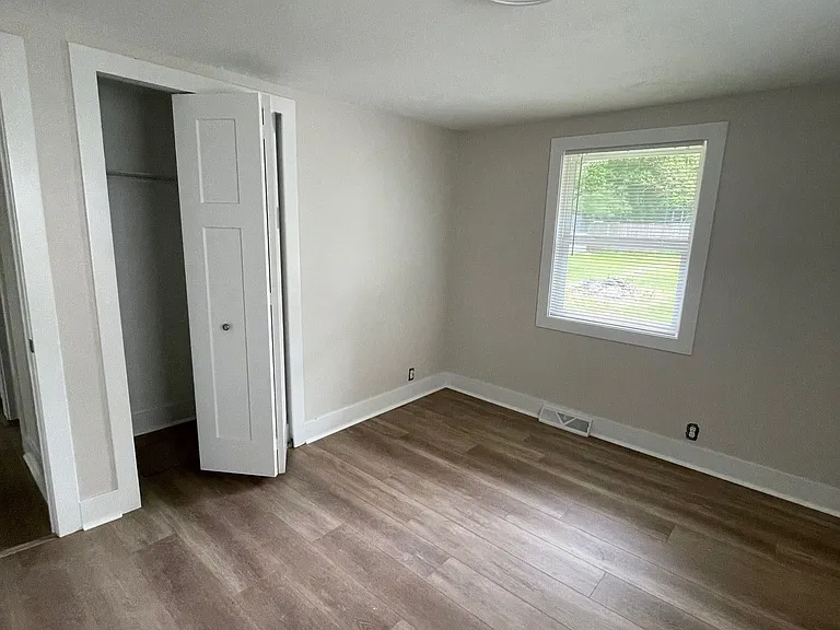 321 Monroe St — Photo 10