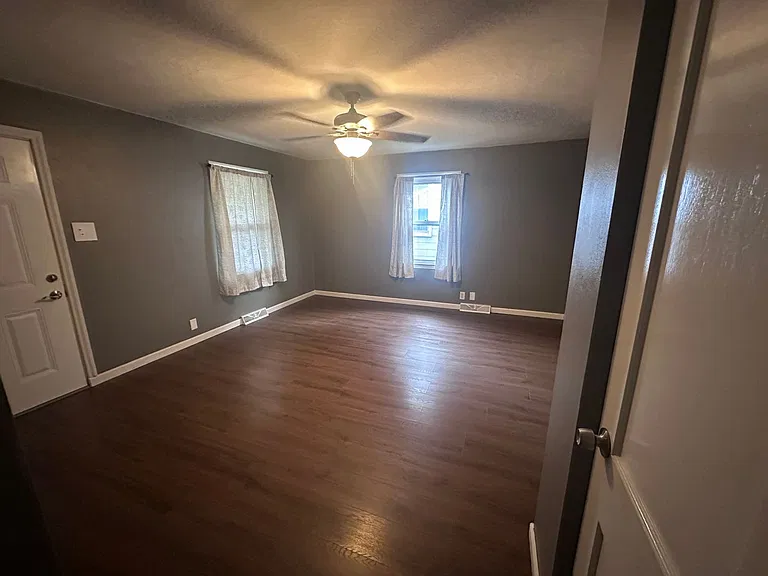 2415 Jerden Ave — Photo 11