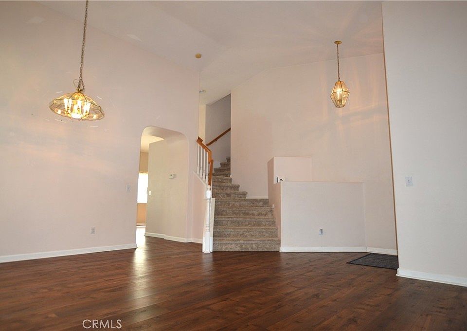 1st image of 334 Silva Dr