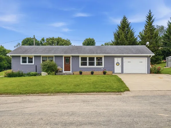 3857 N View Dr, Hazel Green, WI 53811