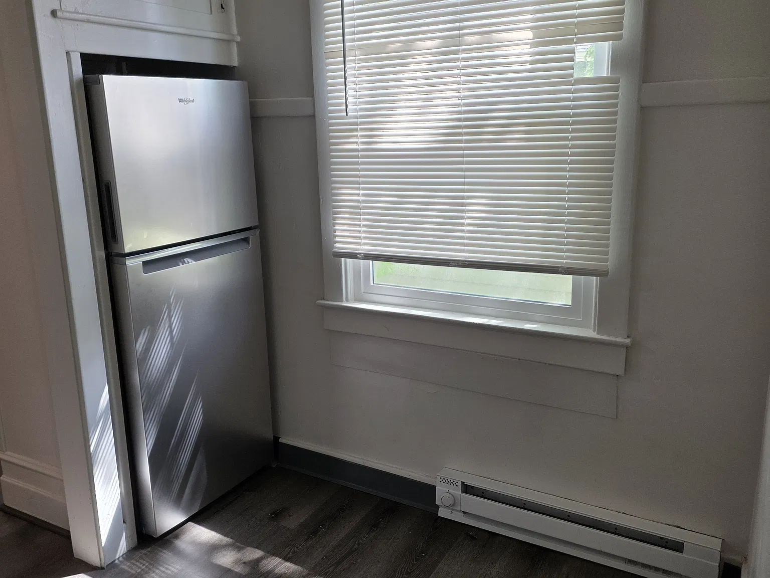 Studio, 300 sqft, $890 — Photo 3