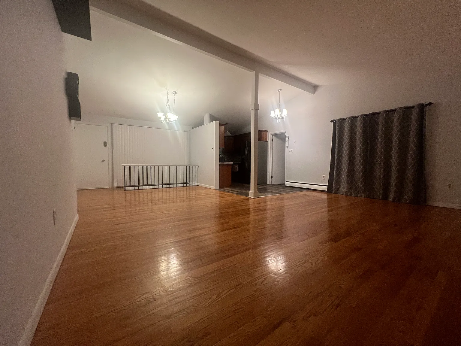 5 bed, 2.5 bath, 1400 sqft, $3,500 — Photo 3