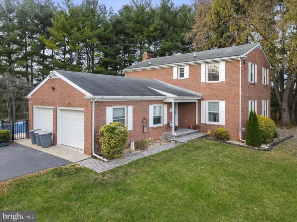 8028 Lake Dr, Fairplay, MD 21733