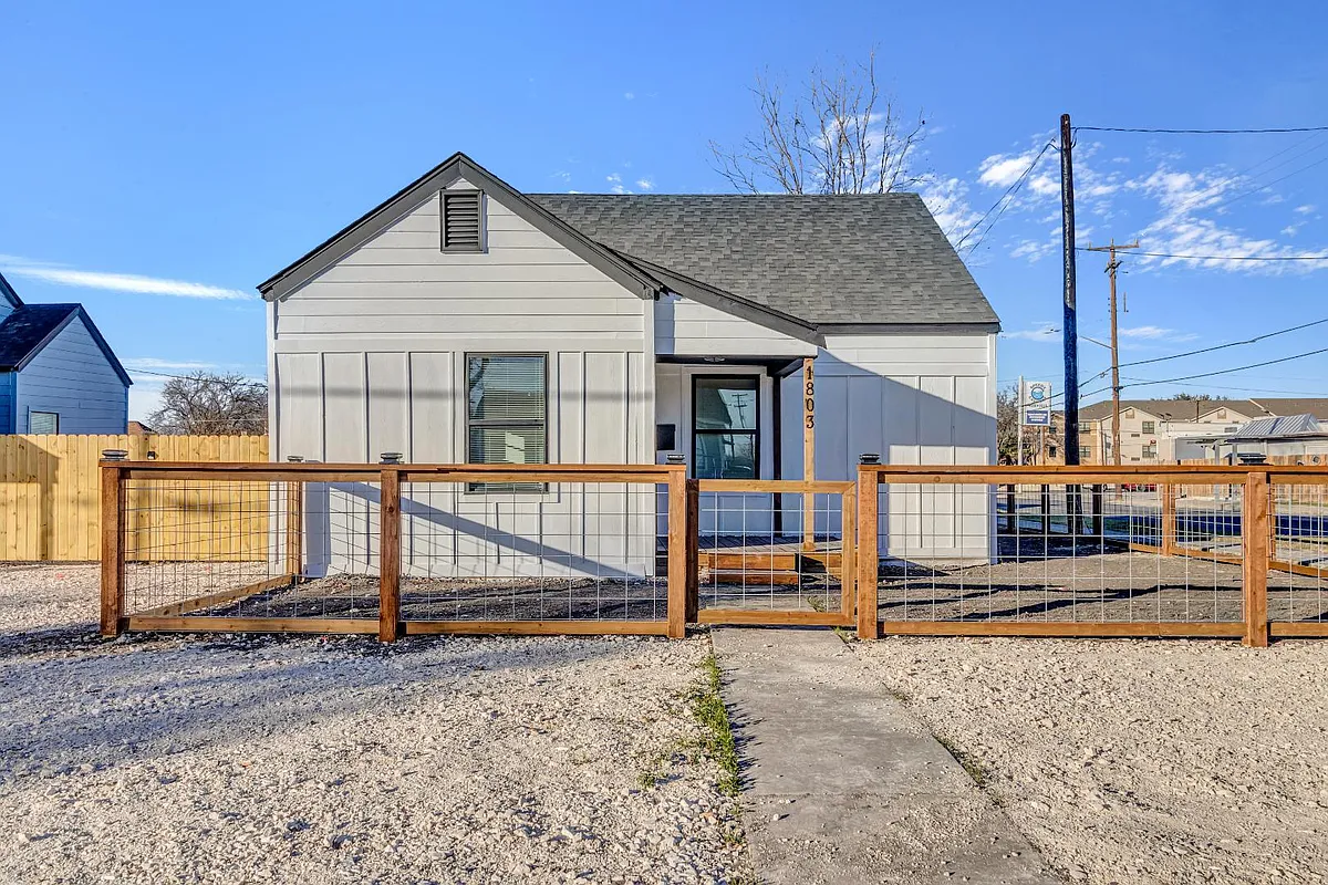 Unit Photo - 1803 Texas Ave