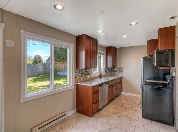 5th image of 4021 E J St