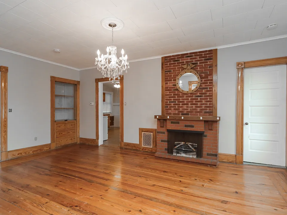 406 Front St #1