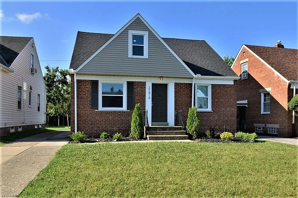 21414 Clare Ave photo 1